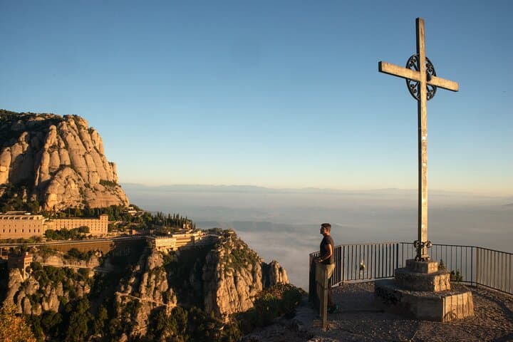 Private Montserrat Sunrise Tour and Brunch with Transportation