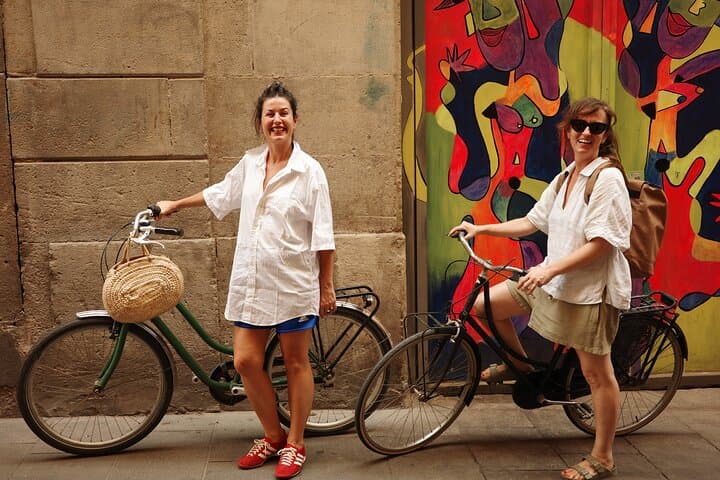 Barcelona 3-hour Bike or E-Bike Tour: Highlights and Hidden Gems