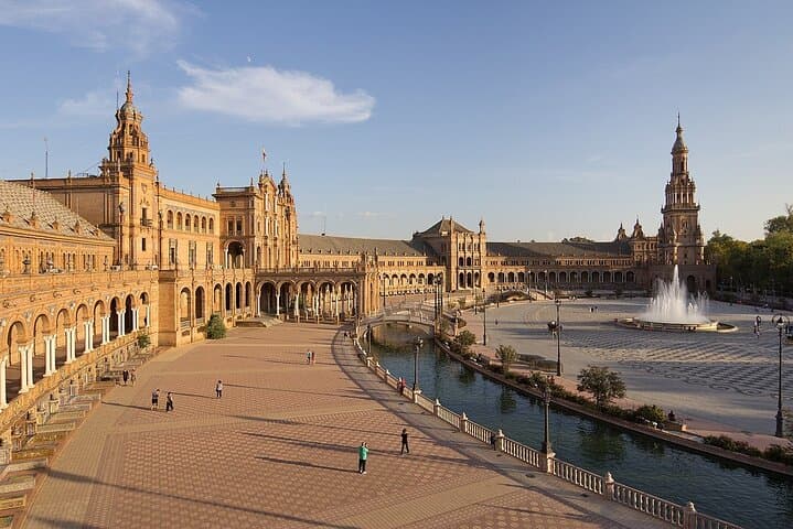 1 Hour Guadalquivir Cruise with Views of Triana + Ebook