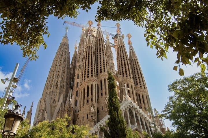 Tailored Barcelona Tour: Sagrada Familia, Casa Batlló & Pedrera