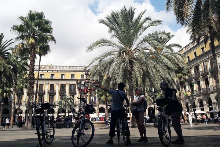 Private Bike or E-bike Tour Starting from your Hotel