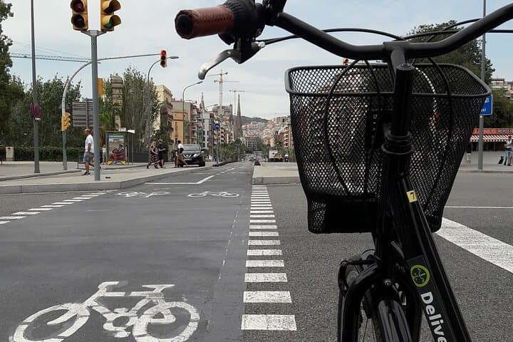 Private Bike or E-bike Tour Starting from your Hotel