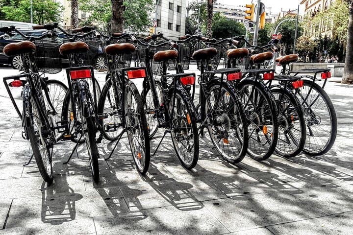 Private Bike or E-bike Tour Starting from your Hotel