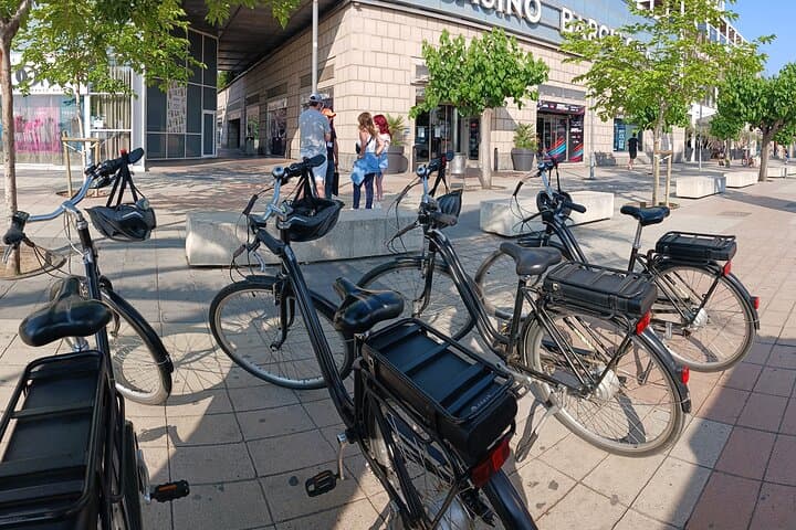 Private Bike or E-bike Tour Starting from your Hotel