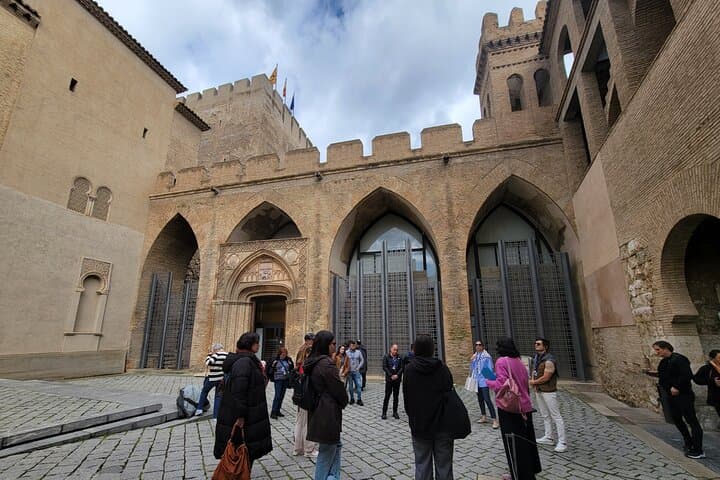 The guide in the courtyard of San Martin