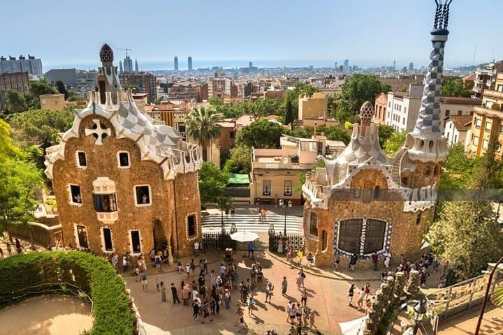 Barcelona Sagrada Familia Guided Tour with skip the line ticket