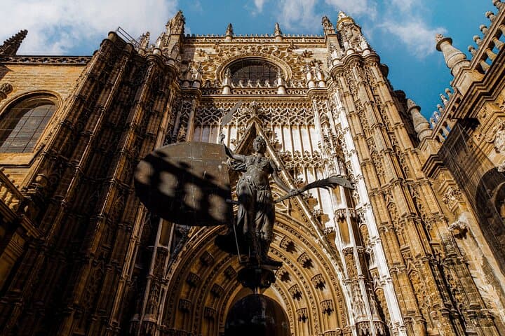 Skip the Line Seville Alcázar, Cathedral & Giralda Guided Tour