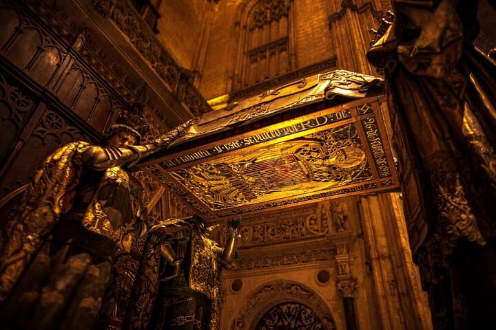 Skip the Line Seville Alcázar, Cathedral & Giralda Guided Tour