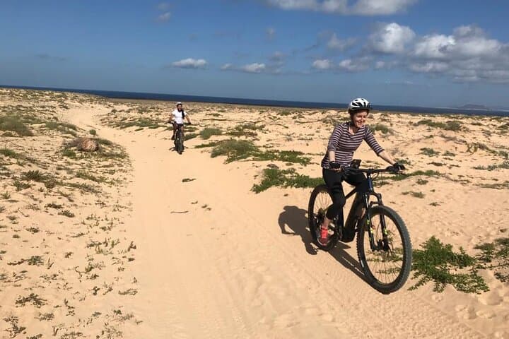 Volcanic Discovery PREMIUM eBike Tour: 35 km
