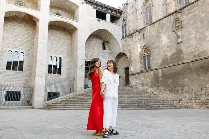 Shine in the Streets of Barcelona: cinematic & candid photos