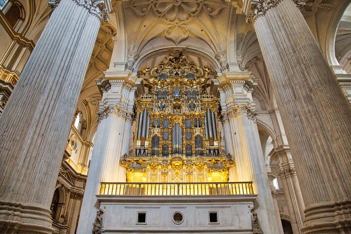 Granada : walking tour with a local guide