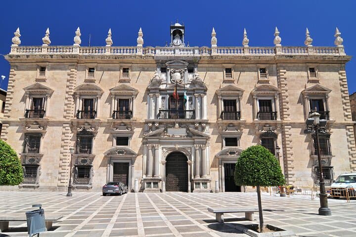 Granada : walking tour with a local guide