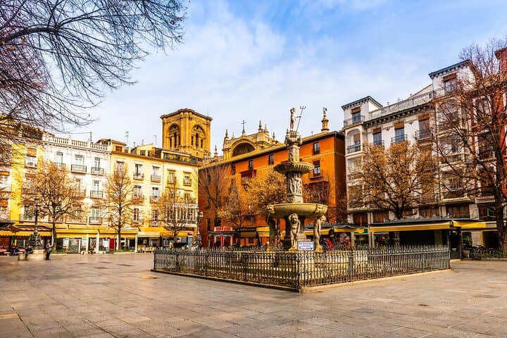 Granada : walking tour with a local guide