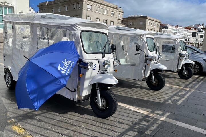 Discover Coruña 1 hour Private Tour in Tuk tuk