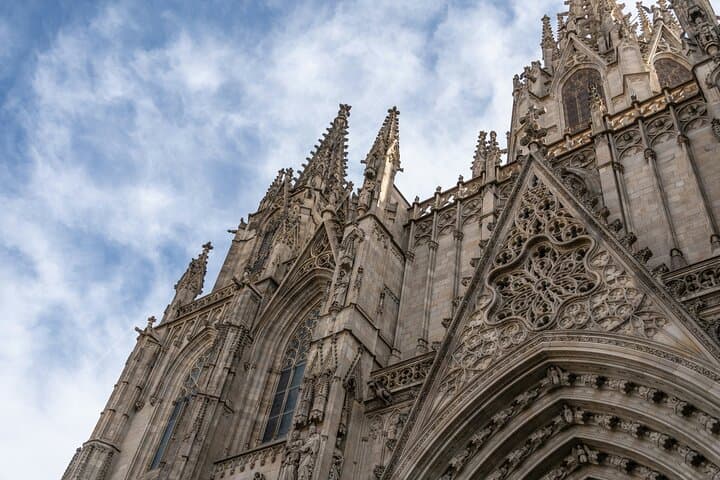 jovana-jelovac-qVpfV3DDdW4-unsplash - SANDEMANs Tours - Barcelona Cathedral