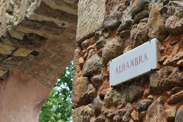Guided Tour Environments of the Alhambra of Granada