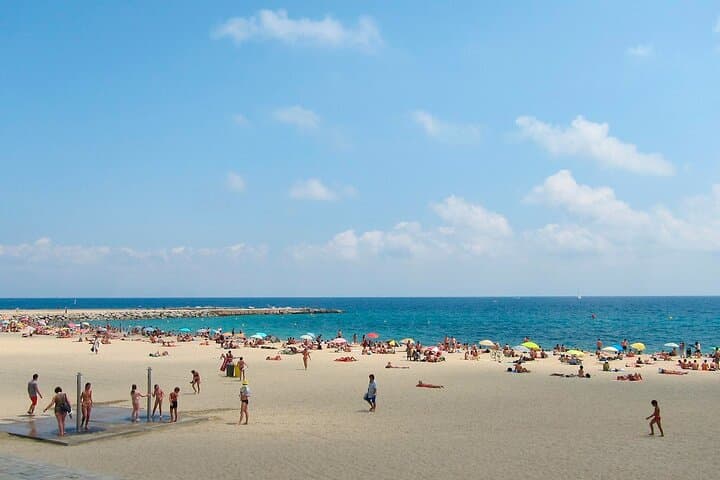 Electric bike tour through parks and beaches in Barcelona