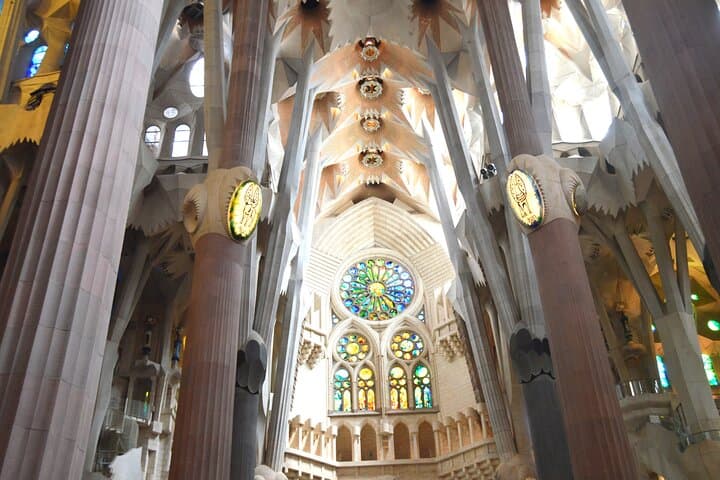 Tailored Barcelona Tour: Sagrada Familia, Casa Batlló & Pedrera