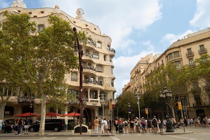 Tailored Barcelona Tour: Sagrada Familia, Casa Batlló & Pedrera