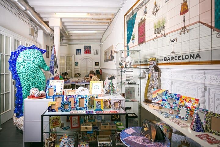 Guided Gaudí Trencadís Mosaic Workshop in Barcelona 2 Hours