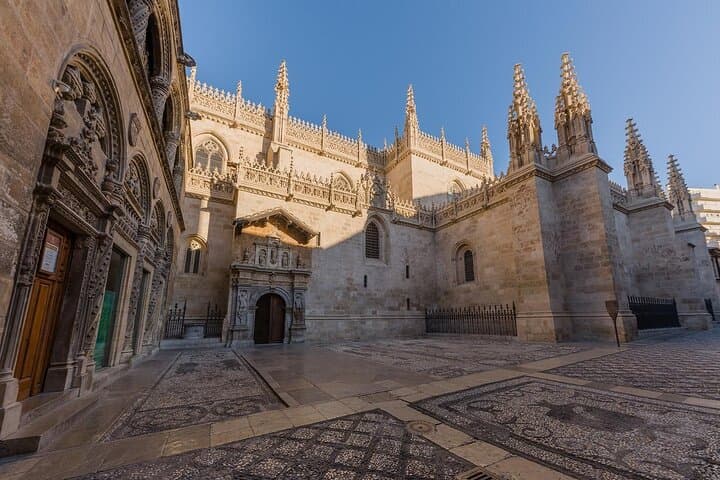 Private Tour to Granada Center and Entrance to Royal Chapel Included