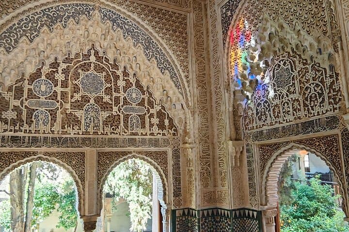 Alhambra Private Tour with Tickets to the Nasrid Palaces