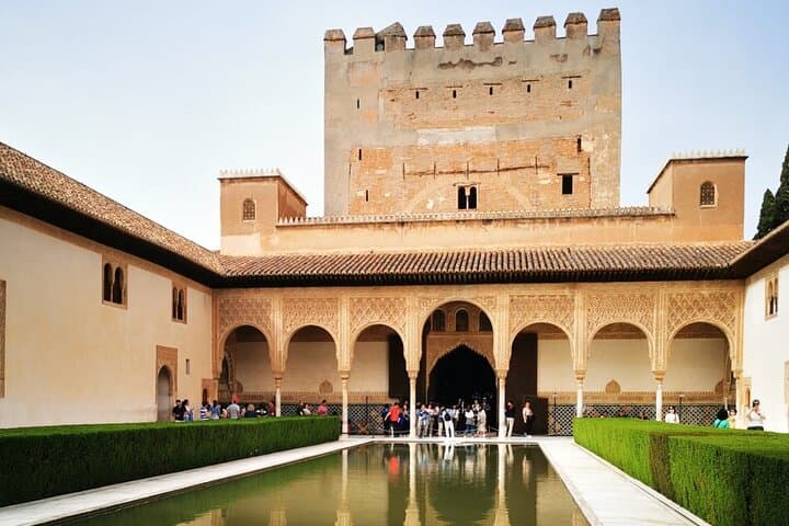 Alhambra Private Tour with Tickets to the Nasrid Palaces