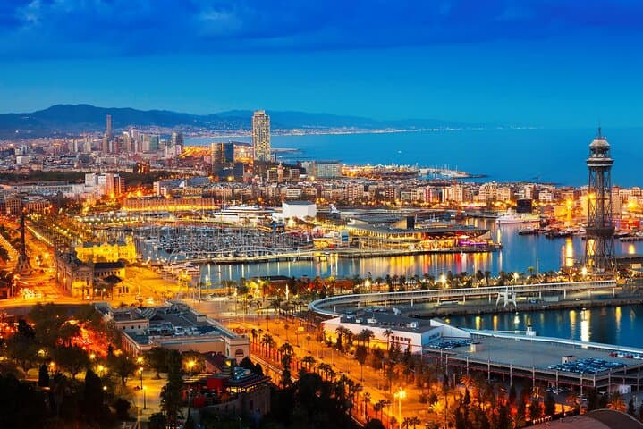 Private Historical Mystery Walking Tour in Barcelona Old Town
