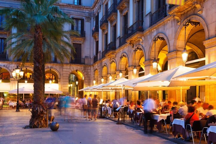 Private Historical Mystery Walking Tour in Barcelona Old Town