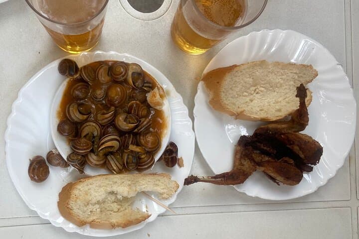 Sevillian tapas tasting on a bicycle (3 bars-3 tapas-3 drinks)