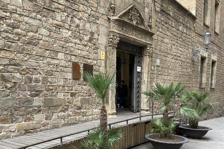 Barcelona Self-Guided Tour for Kids and Families in English