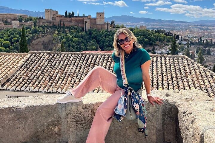 Granada Day Trip with Alhambra and Albaicin Tour from Seville