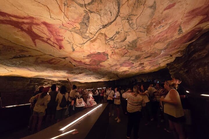 Private Walking Tour of Altamira and Neocave Museum