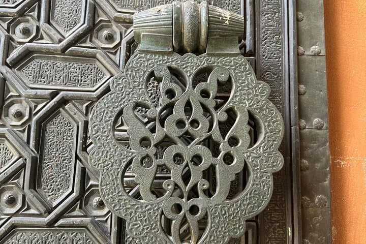 Cathedral Tour of Seville Giralda and Barrio Santa Cruz All in One