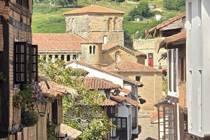 Private Guided Walking Tour of Santillana del Mar