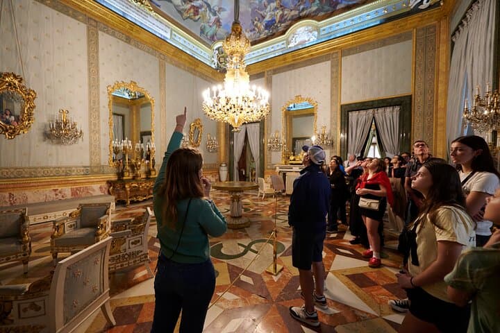 Royal Palace of Madrid Guided Tour and Flamenco Show with Tapas