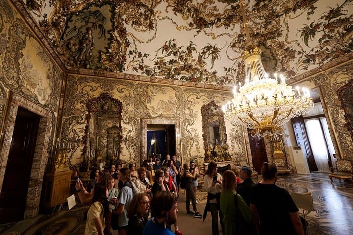Royal Palace of Madrid Guided Tour and Flamenco Show with Tapas