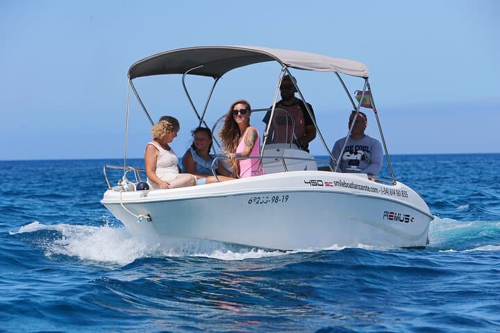 Self drive Boat Hire in Playa Blanca for 5 People