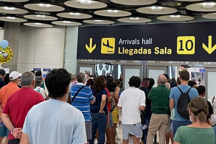Private Transfer Madrid Barajas Airport to Madrid