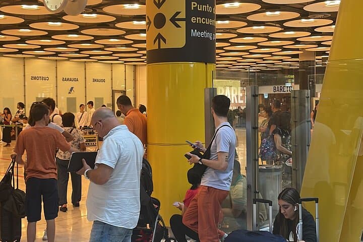 Private Transfer Madrid Barajas Airport to Madrid