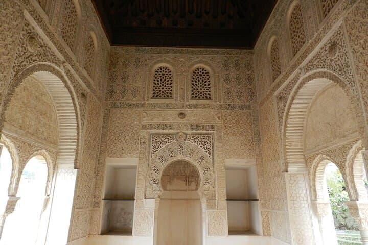 Tour Alhambra and Generalife with audioguide