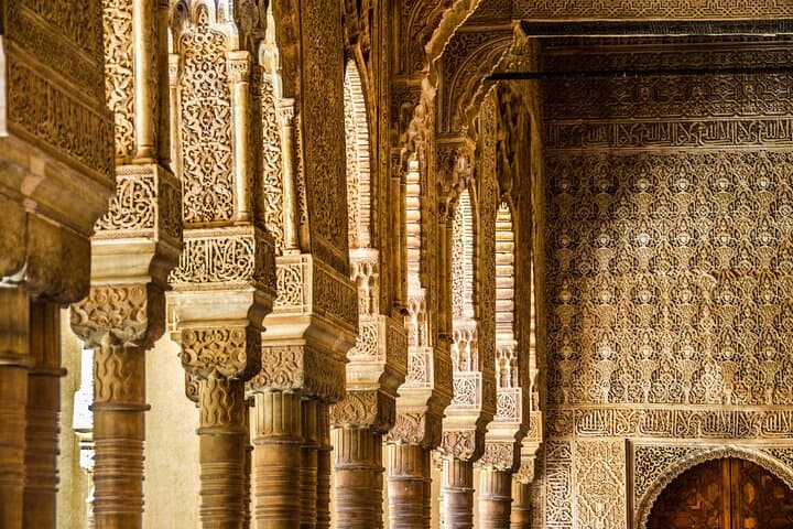 Private Romantic Walking Tour of Granada Albaicín & Royal Chapel