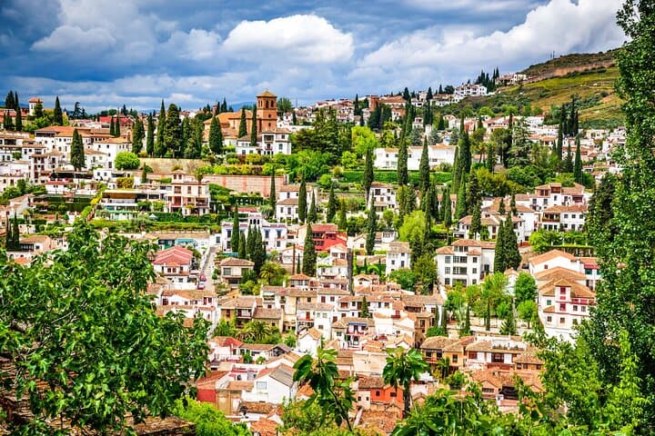 Private Romantic Walking Tour of Granada Albaicín & Royal Chapel