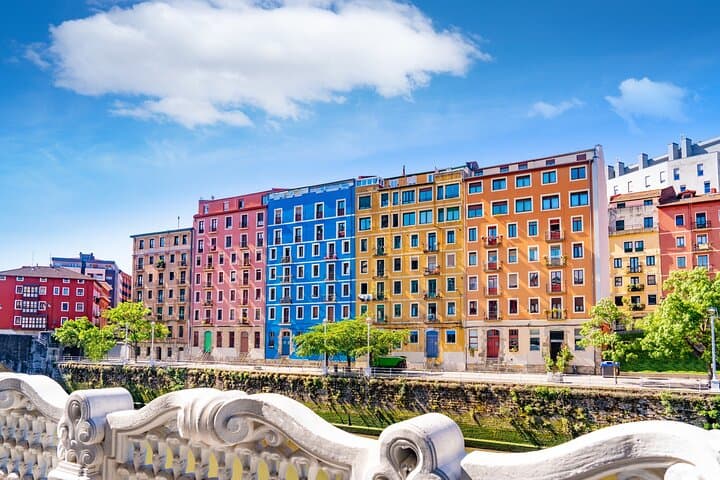 Unique Landmarks of Bilbao – Private Walking Tour for Couples
