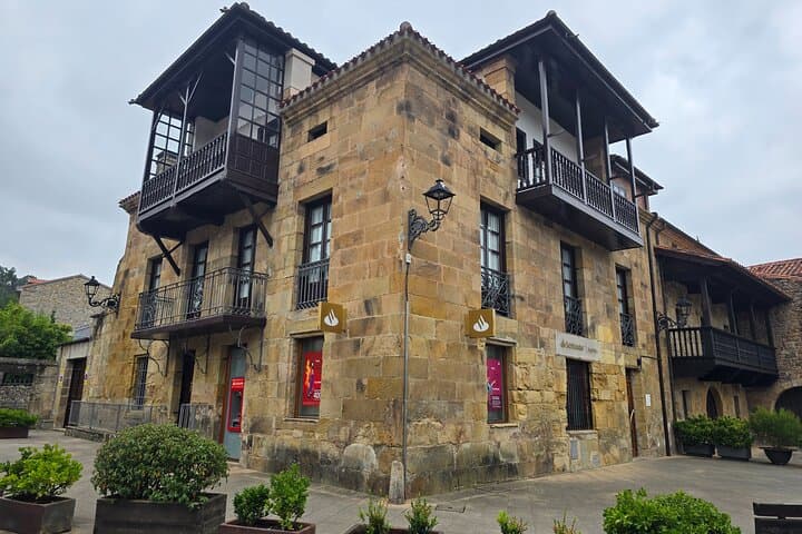 Private Guided Walking Tour in Liérganes