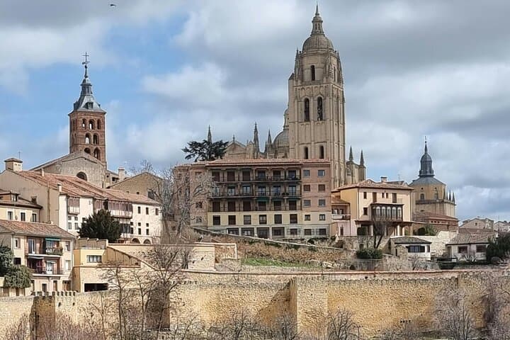 Private Minivan Tour of El Escorial Monastery and Segovia