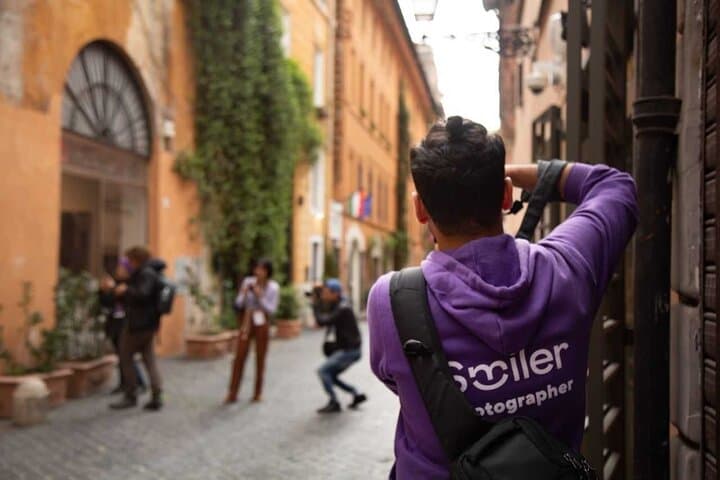 Barcelona: Private photoshoot outside Casa Batlló & Casa Milà