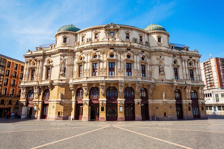 Bilbao’s Timeless Trail: Art & History Private Walk