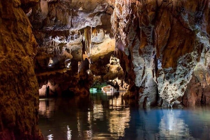 Visit to the Sant Josep Caves