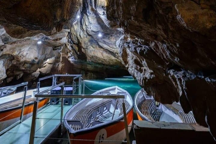 Visit to the Sant Josep Caves